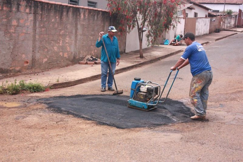 Prefeitura inicia operação tapa-buracos em ruas da cidade